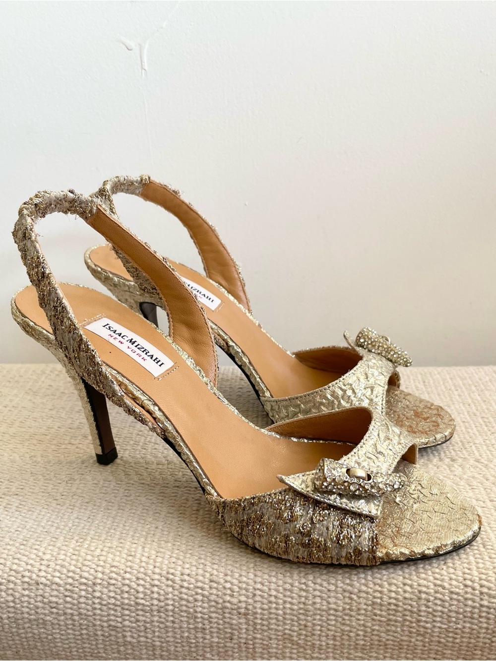 Vintage Y2K Issac Mizrahi Gold Foiled Sling Back Heels Size 36 Made In Italy